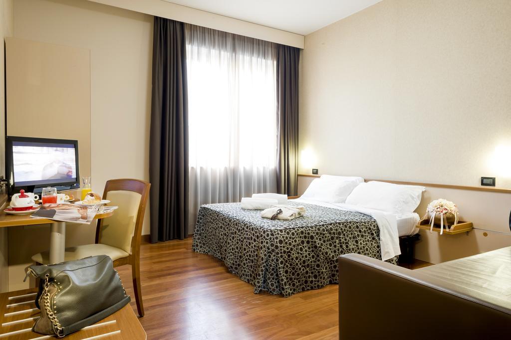 Hotel Ristorante Dragonara San Giovanni Teatino Szoba fotó